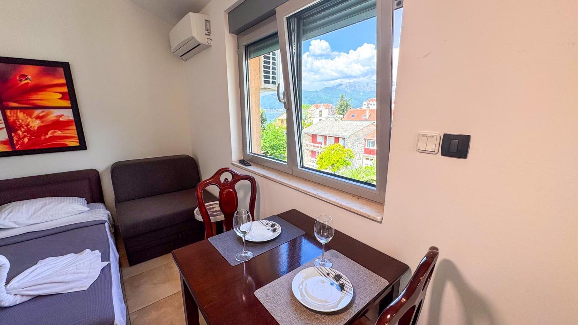 Qumi Apartments Τίβατ Εξωτερικό φωτογραφία