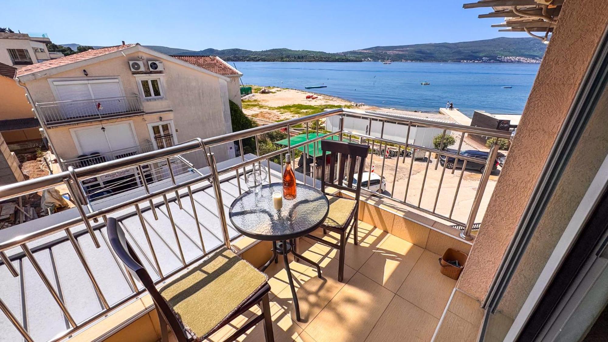 Qumi Apartments Τίβατ Εξωτερικό φωτογραφία