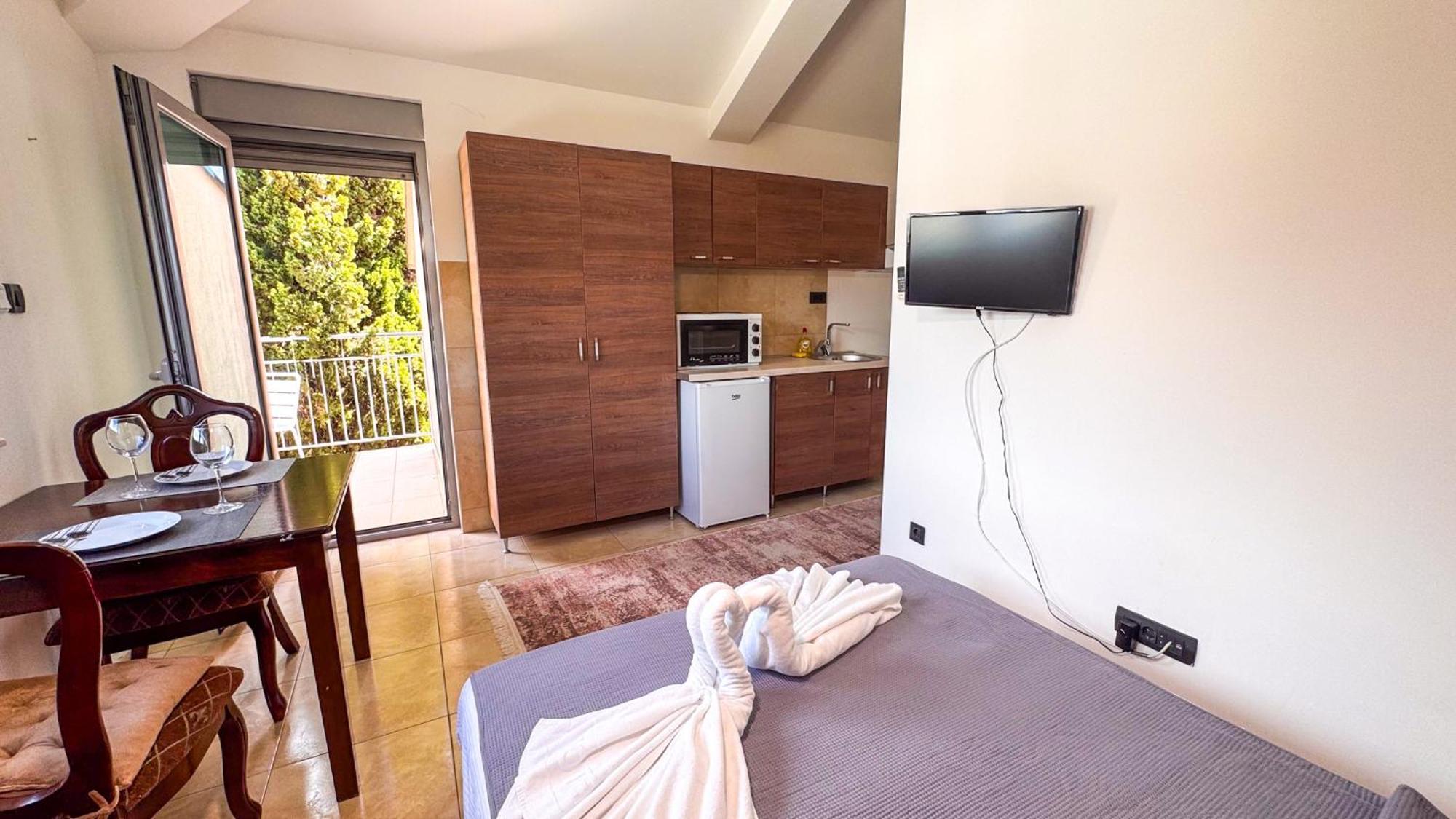 Qumi Apartments Τίβατ Εξωτερικό φωτογραφία