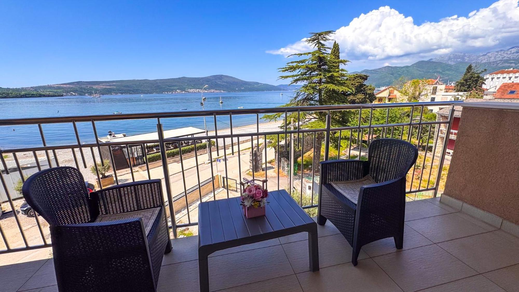 Qumi Apartments Τίβατ Εξωτερικό φωτογραφία