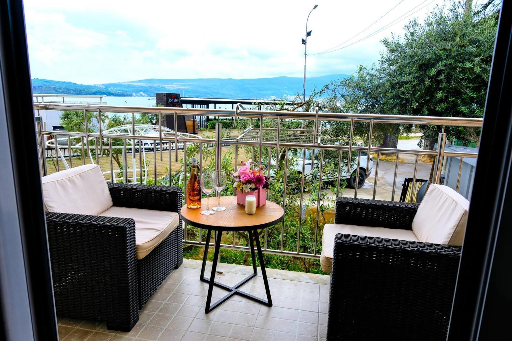 Qumi Apartments Τίβατ Εξωτερικό φωτογραφία