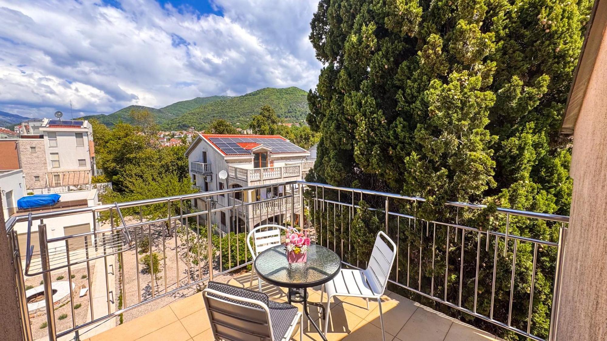 Qumi Apartments Τίβατ Εξωτερικό φωτογραφία