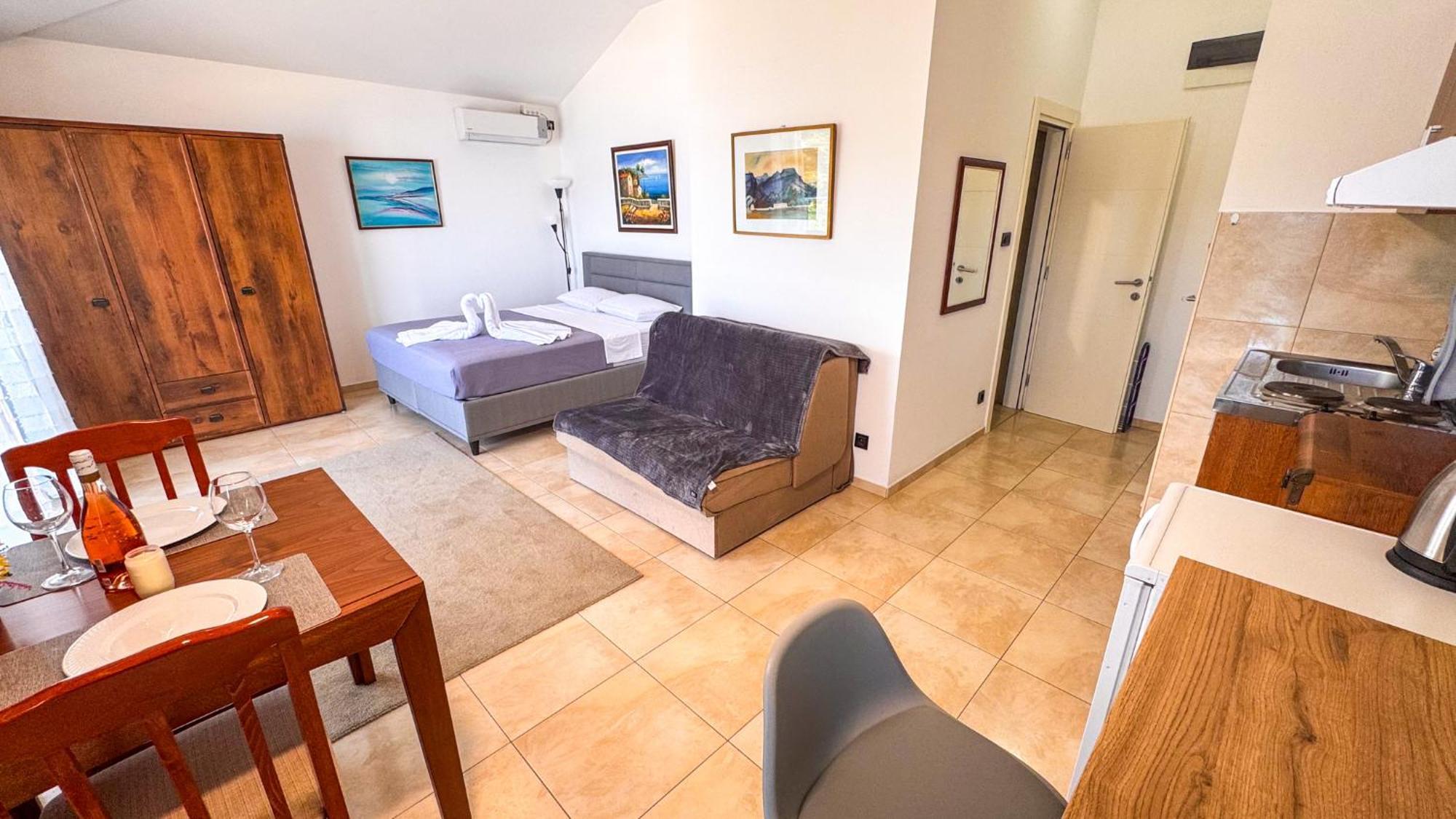 Qumi Apartments Τίβατ Εξωτερικό φωτογραφία