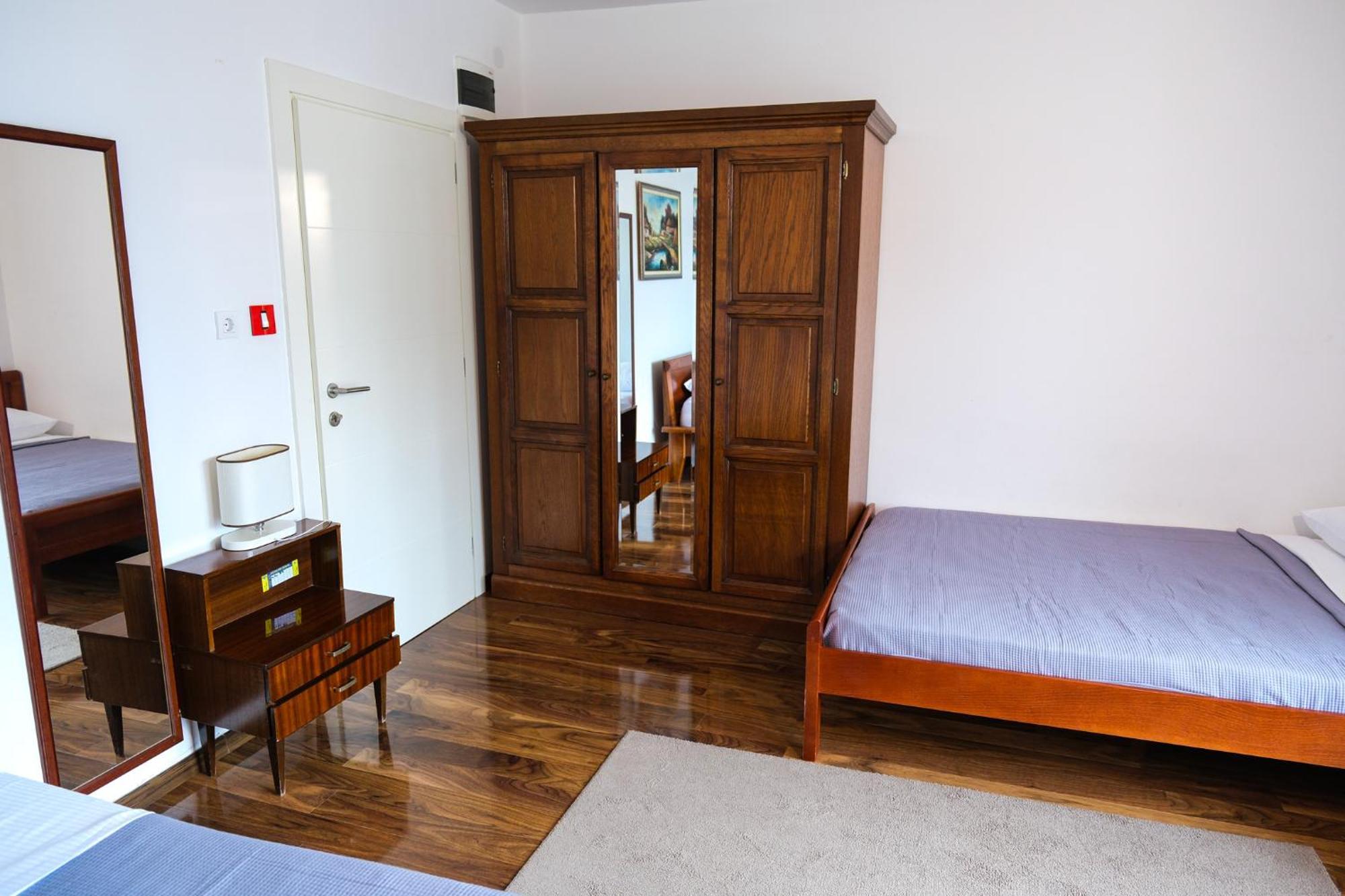Qumi Apartments Τίβατ Εξωτερικό φωτογραφία
