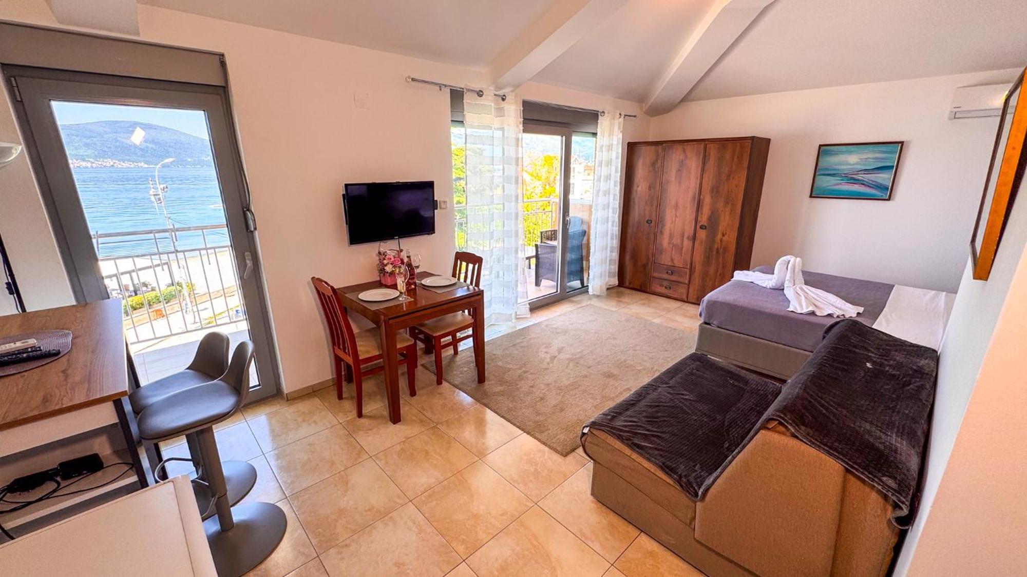 Qumi Apartments Τίβατ Εξωτερικό φωτογραφία