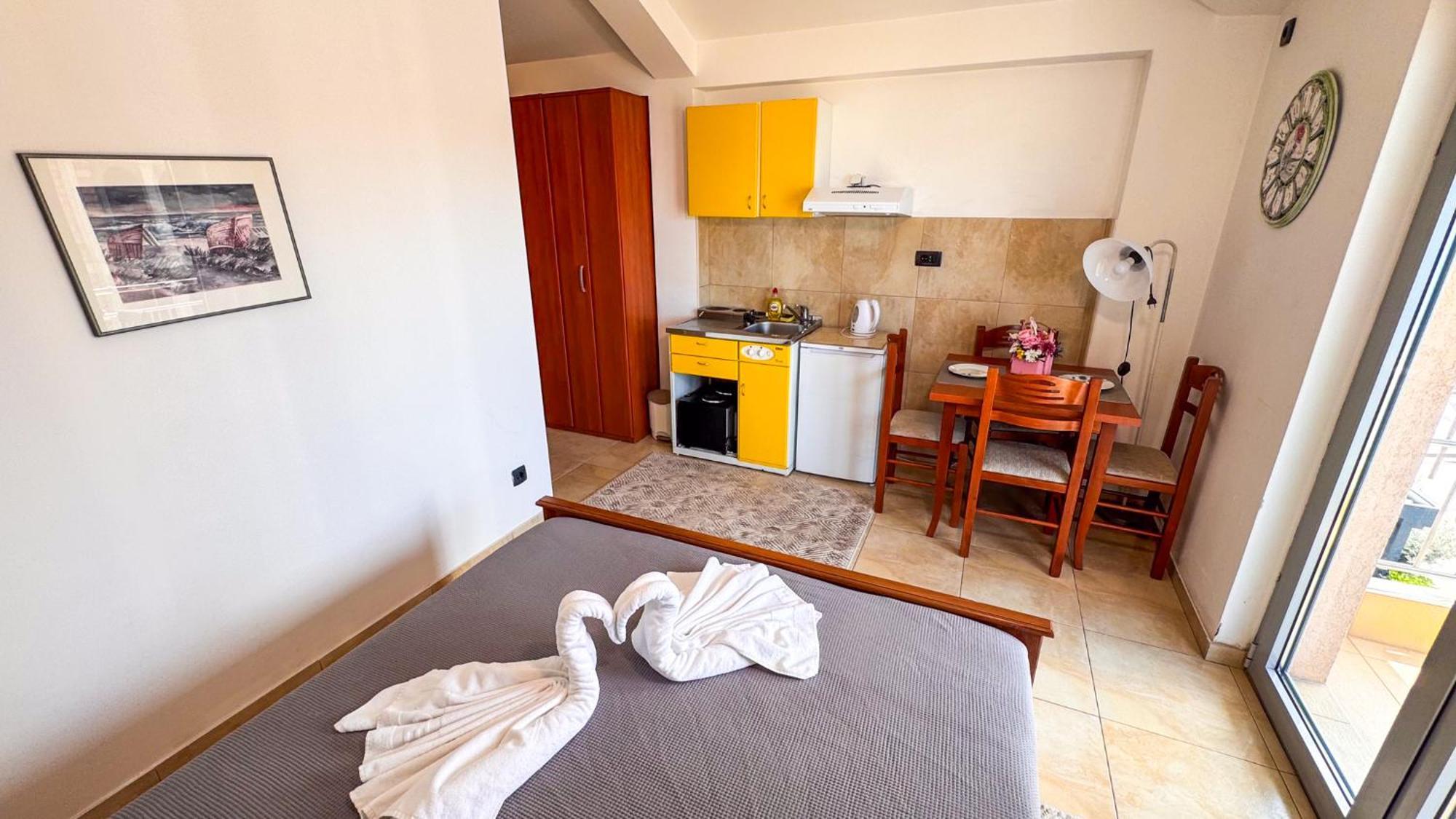 Qumi Apartments Τίβατ Εξωτερικό φωτογραφία