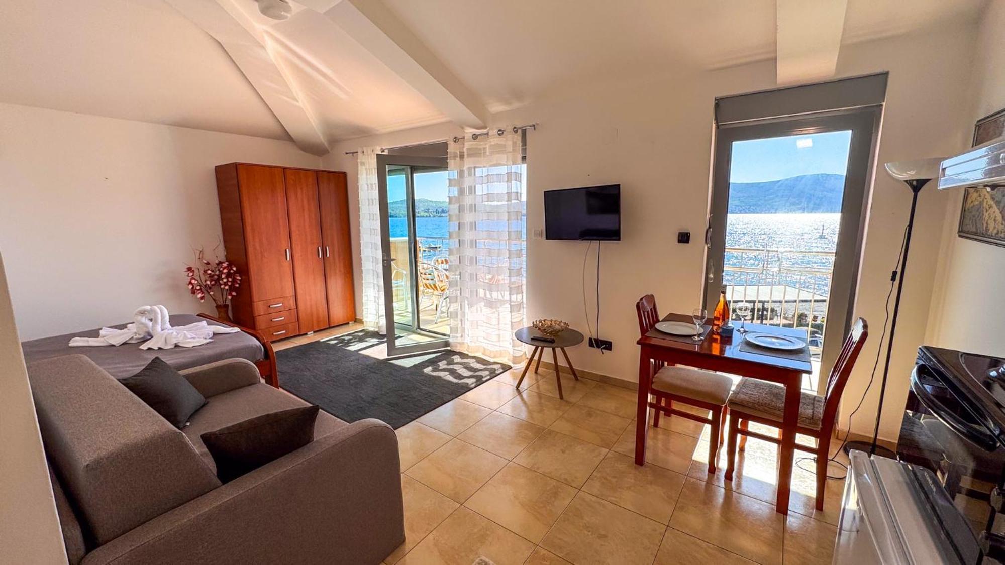 Qumi Apartments Τίβατ Εξωτερικό φωτογραφία