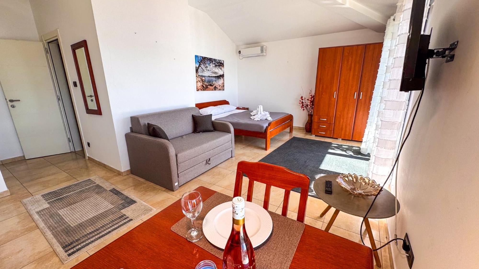 Qumi Apartments Τίβατ Εξωτερικό φωτογραφία