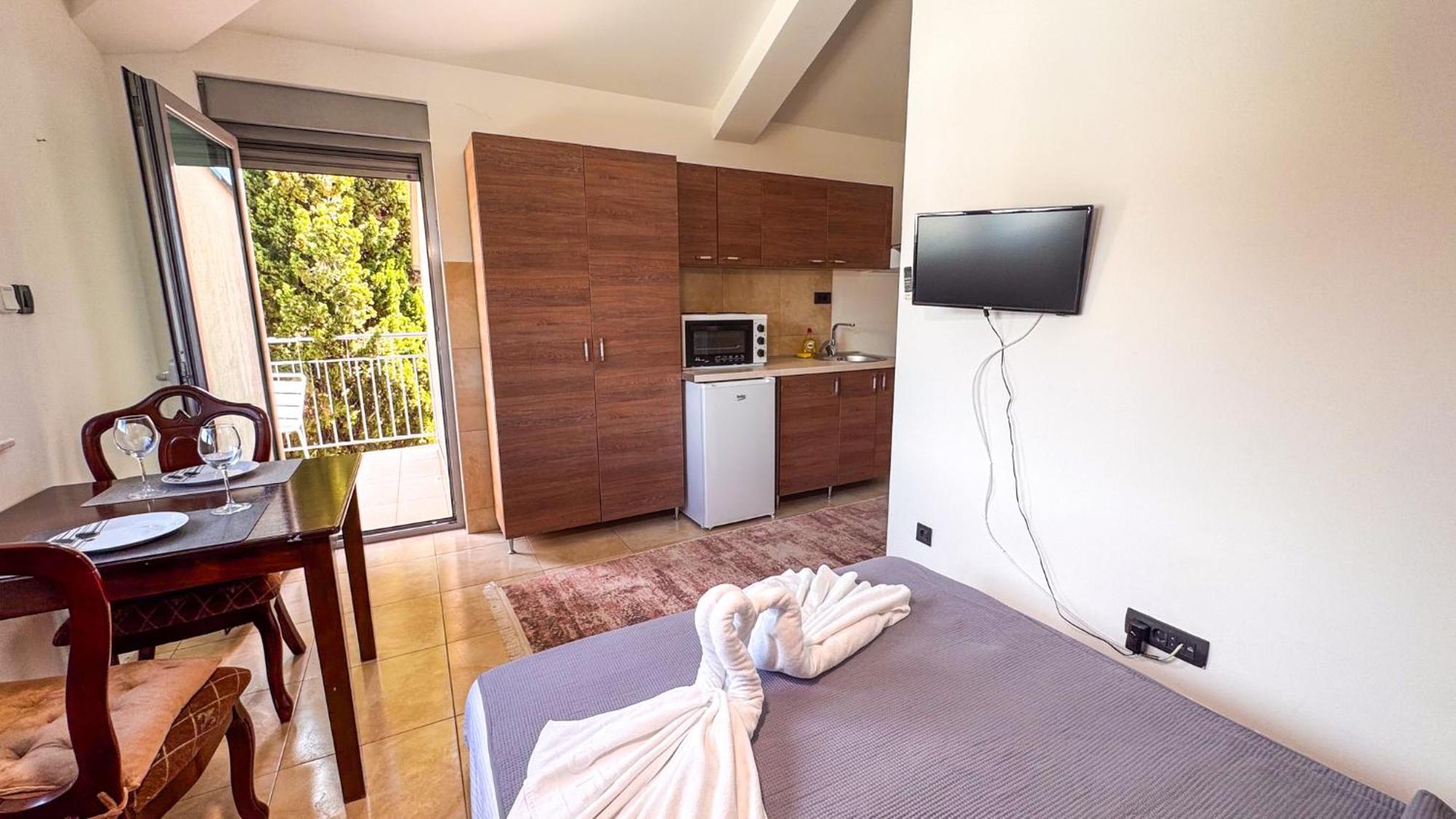 Qumi Apartments Τίβατ Εξωτερικό φωτογραφία