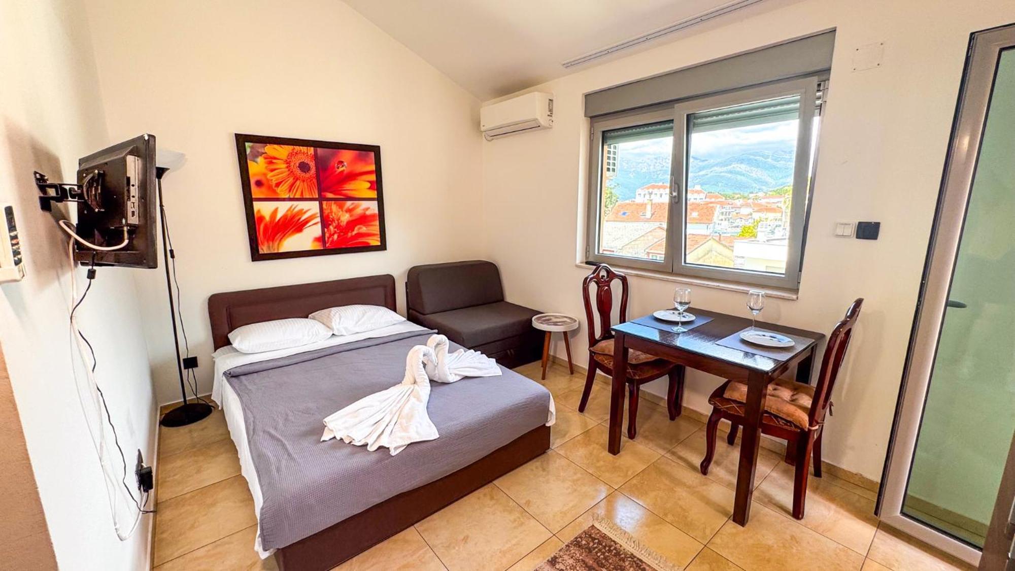 Qumi Apartments Τίβατ Εξωτερικό φωτογραφία